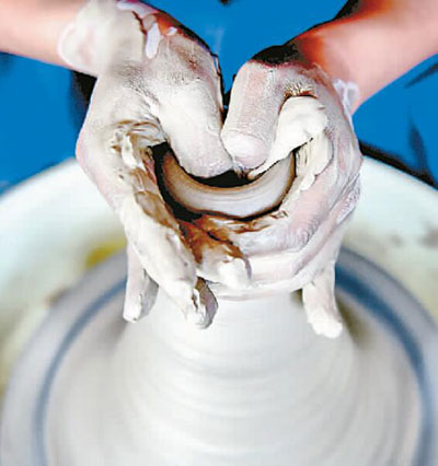 看景德镇陶瓷大学如何发展传统陶瓷艺术